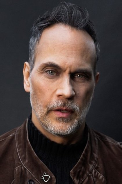 Todd Stashwick rolünde Henry (voice)