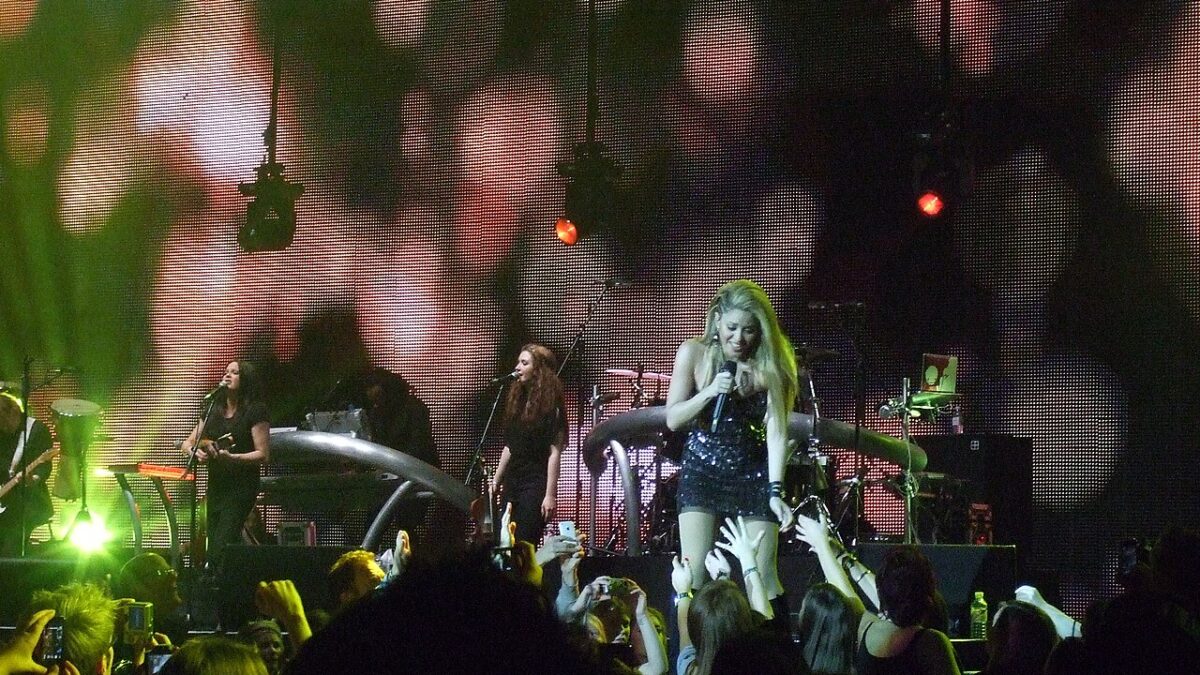 シャキーラ (Shakira)、「Dai Dai」の3リミックスでW杯後の試練に挑む
