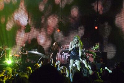 シャキーラ (Shakira)、「Dai Dai」の3リミックスでW杯後の試練に挑む