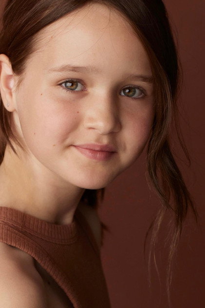Molly Belle Wright als Ella
