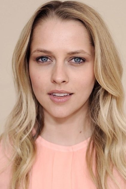 Teresa Palmer als Teresa