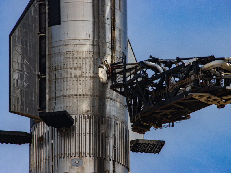 SpaceX、Starship第13飛行を祝う——だが月を左右する本当の試験はこれから