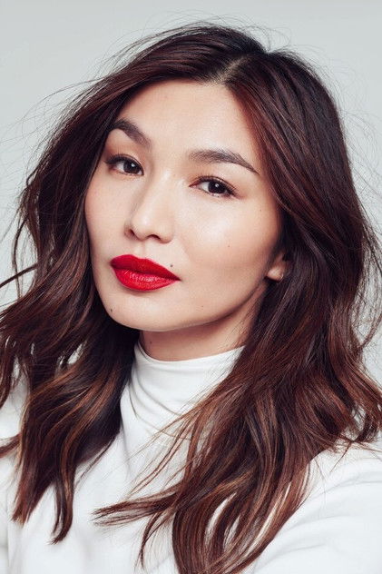Gemma Chan como Karen