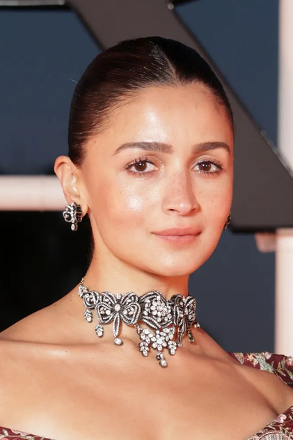 Alia Bhatt como Badrunissa Shaikh