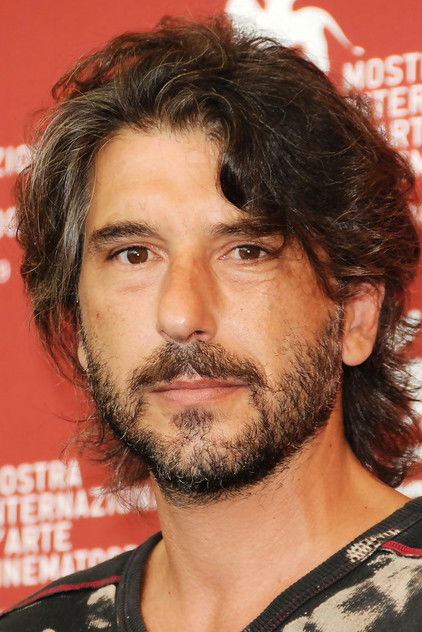 Luca Lionello como Thomas Raina
