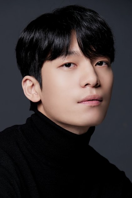 Wi Ha-jun as Detective Hwang Jun-ho