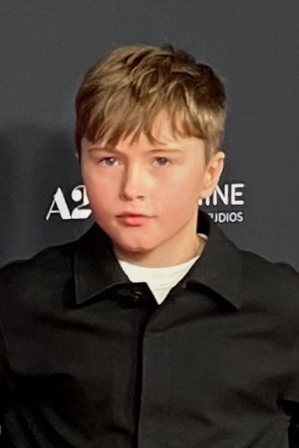 Luis Noah Witte as Hans Höss