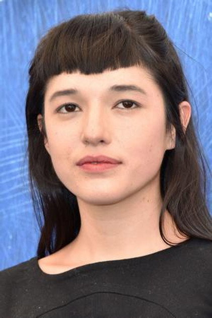 Simone Bucio como Eva