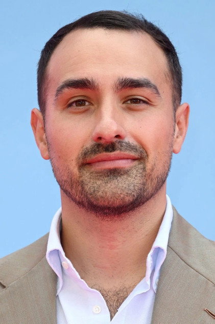 Jamie Demetriou dans le rôle de Chester (voice)