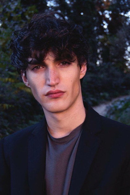 Rocco Fasano como Robin