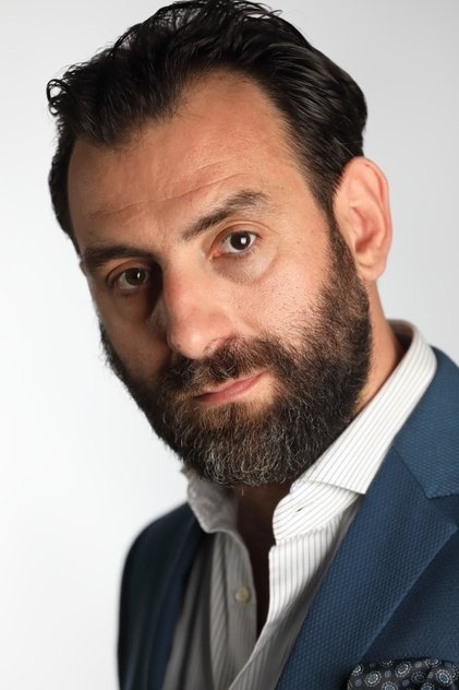 Daniele Perrone como Angelo
