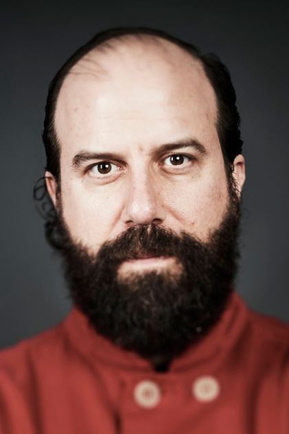 Brett Gelman como Dr. Sylvester