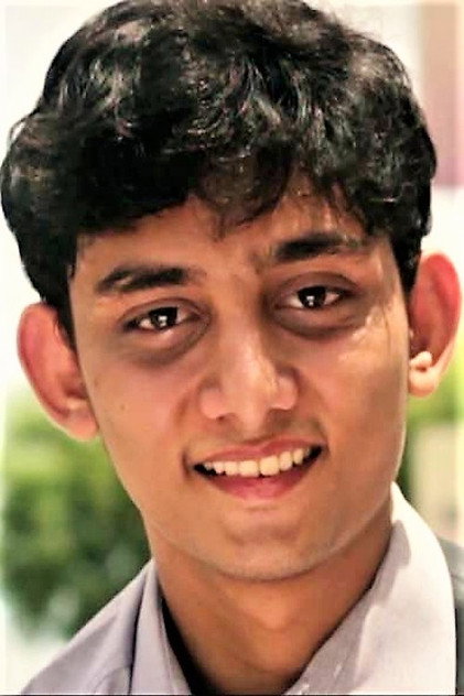 Delzad Hiwale como Nandu