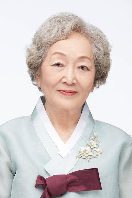 Kim Yeong-ok as Cha Sun-hui