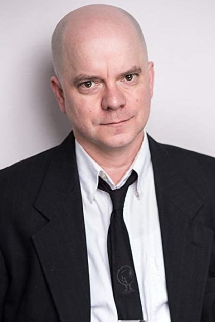 Eric Woolfe como Elf 7