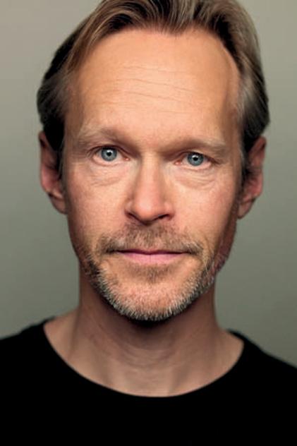 Steven Mackintosh nel ruolo di Joe
