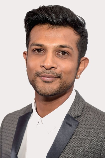 Utkarsh Ambudkar como Suresh