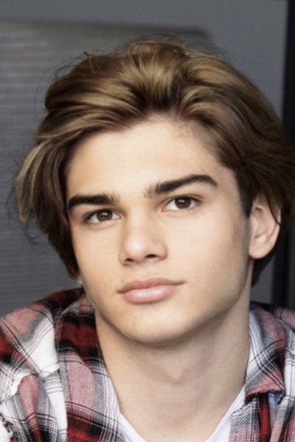 Dorian Giordano como Gabe