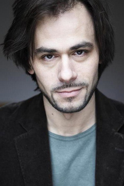 Damien Boisseau como Fukamichi (voice)
