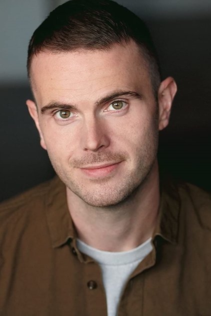 Ryan McDonald como Cole