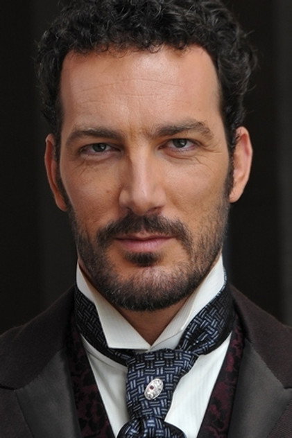 Paolo Mazzarelli como Vitelli