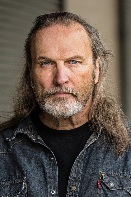 John Henry Whitaker como Chuck