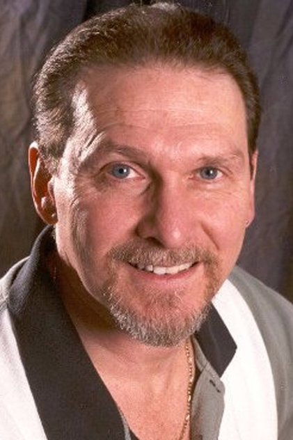 Richard DeManincor como Scott