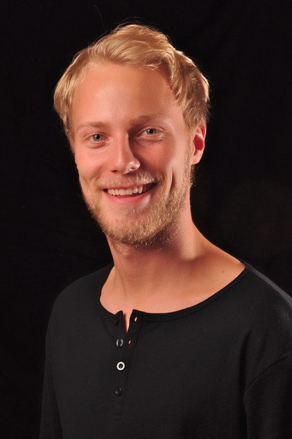 Henrik Bjelland como Stian