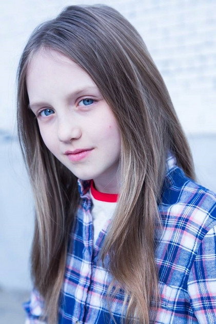 Willow McCarthy como Lisa Spencer