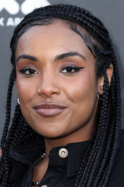 Aida Osman como Crystal