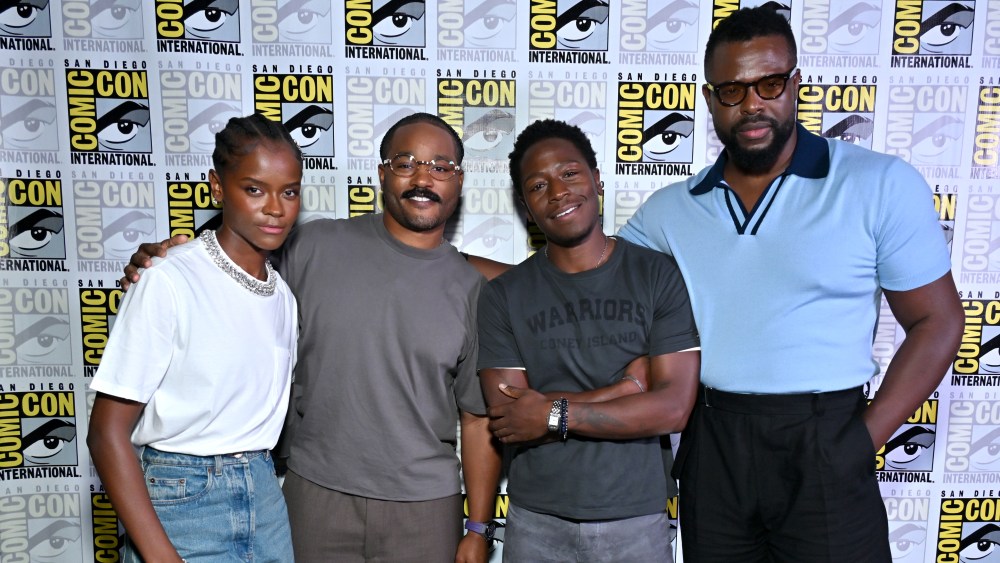 Winston Duke entrega a David Jonsson el legado de Black Panther con una sola palabra: gracia