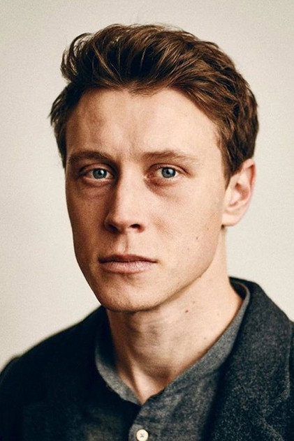 George MacKay como Hugh Legat