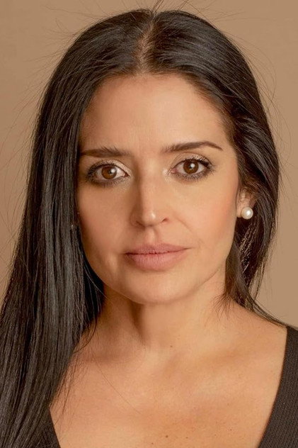 Marieli Gómez dans le rôle de Vecina Cabaña