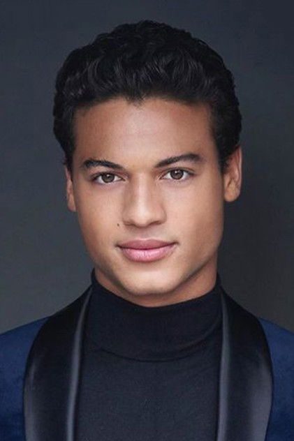 Jan Luis Castellanos como Tommy Torres