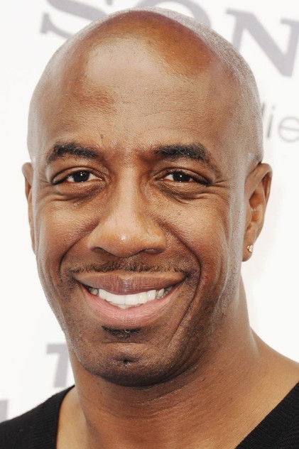 JB Smoove în rolul Reggie / Beverly Evans (voice)