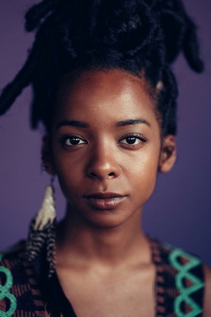 Kara Young como Sascha