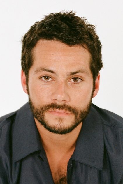 Dylan O'Brien como Joel