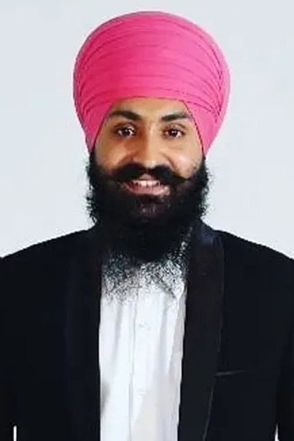 Apindereep Singh como Swarn Sivia