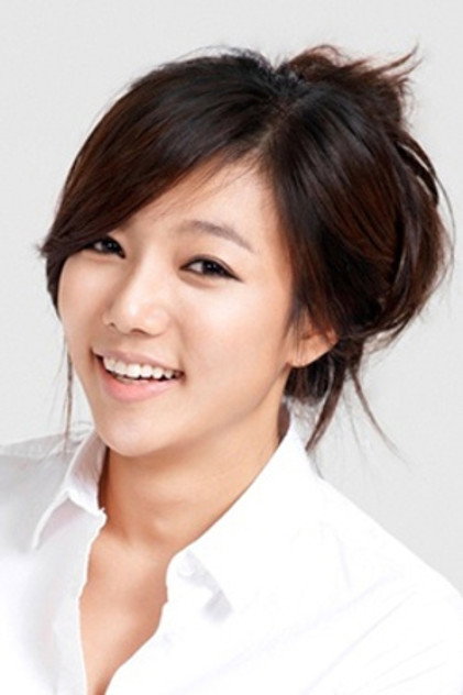 Lee Chae-young as Hyun-soo