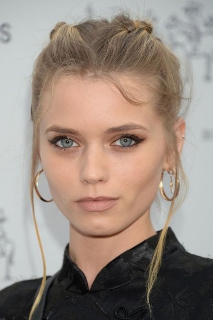 Abbey Lee como Chrystal