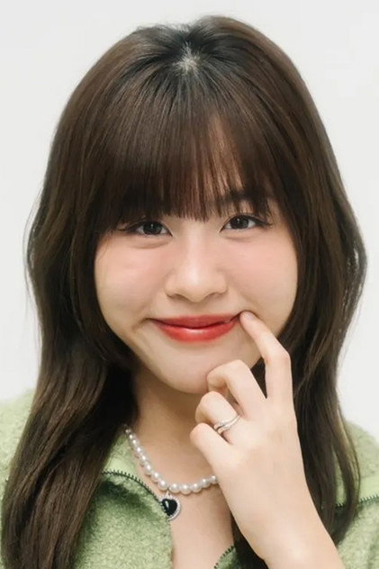 Warisara Jitpreedasakul como June