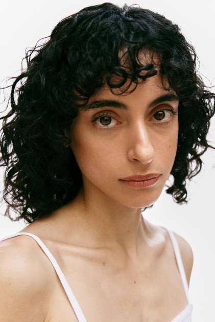 Cemre Paksoy as Eleni