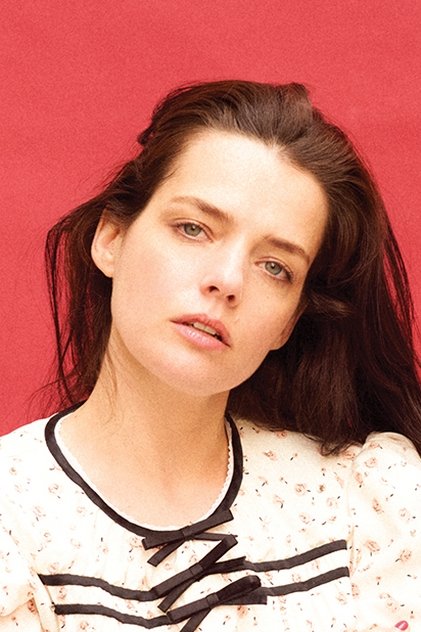 Roxane Mesquida as Yvette