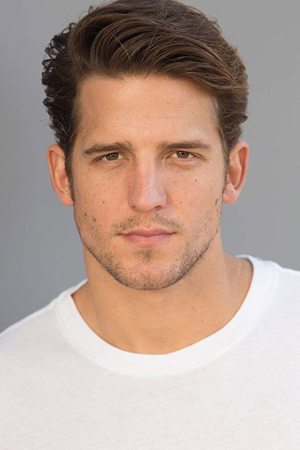 Shea Buckner como Jamie