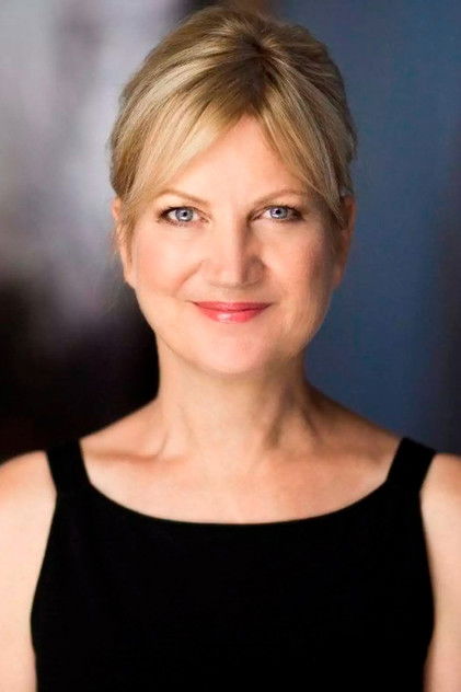 Kathryn Greenwood como Ms. Sage