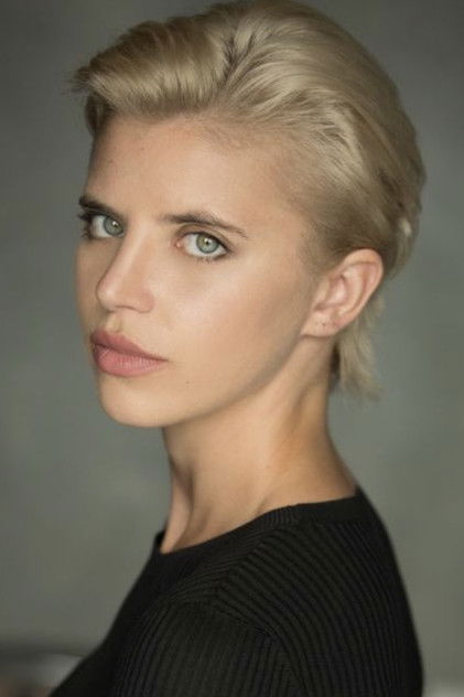 Isabelle Bonfrer as Circe