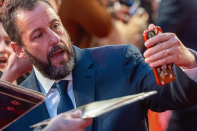 Adam Sandler tiene dos carreras. La crítica solo cuenta una