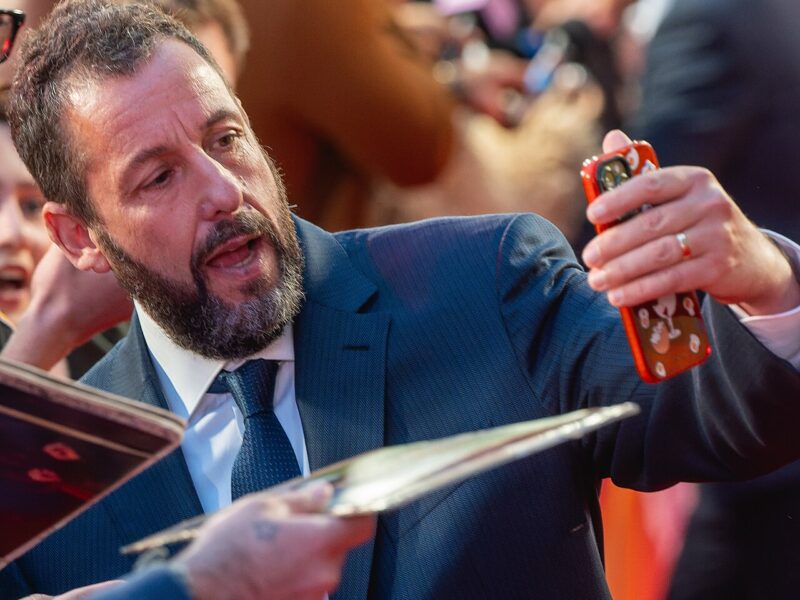 Adam Sandler cumule 6,1 sur IMDb et une nomination aux Globes d&rsquo;or. Ce n&rsquo;est pas un hasard