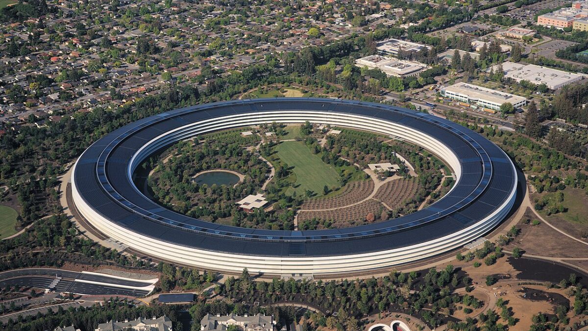 Apple recorta 200 puestos en Vision Pro y Siri y apuesta por las gafas inteligentes