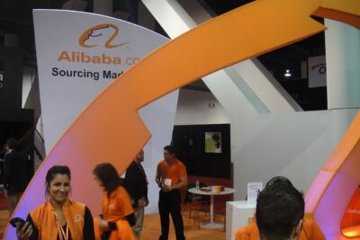 A IA da Alibaba que lê o teu ecrã atinge 92% em telemóveis reais e corre no teu próprio hardware